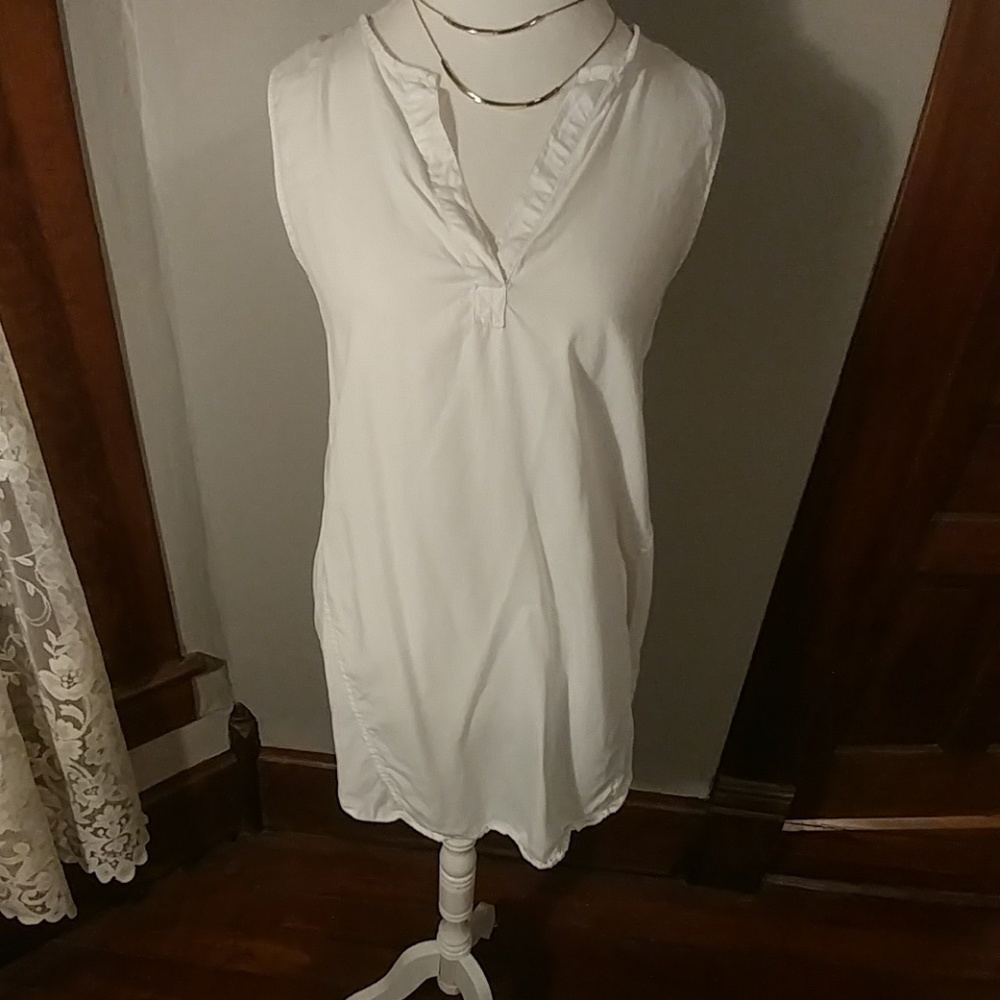 WHITE sleeveless